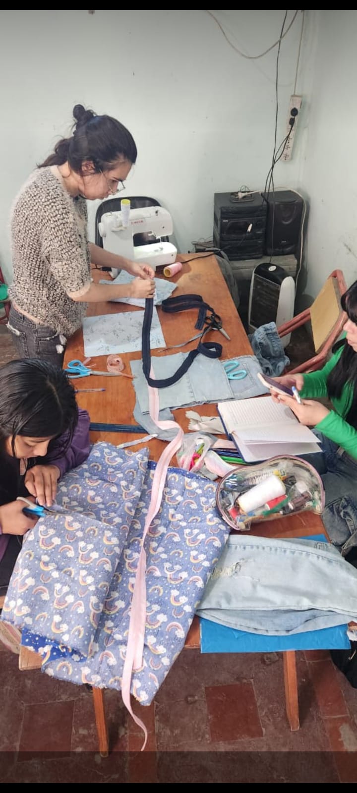 BENEFICIOS DE ESTUDIAR UN TALLER DE OFICIO COMO TALLER DE COSTURA CREATIVO A CARGO DE KARINA HERNANDEZ